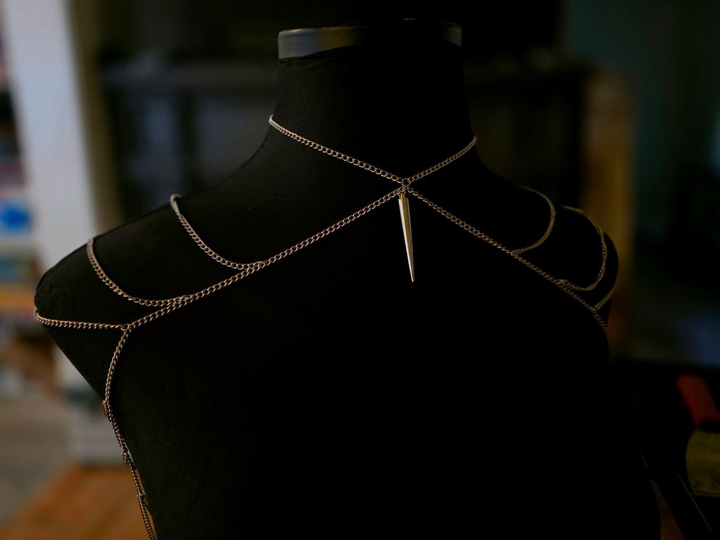 Single Spike Shoulder Chain