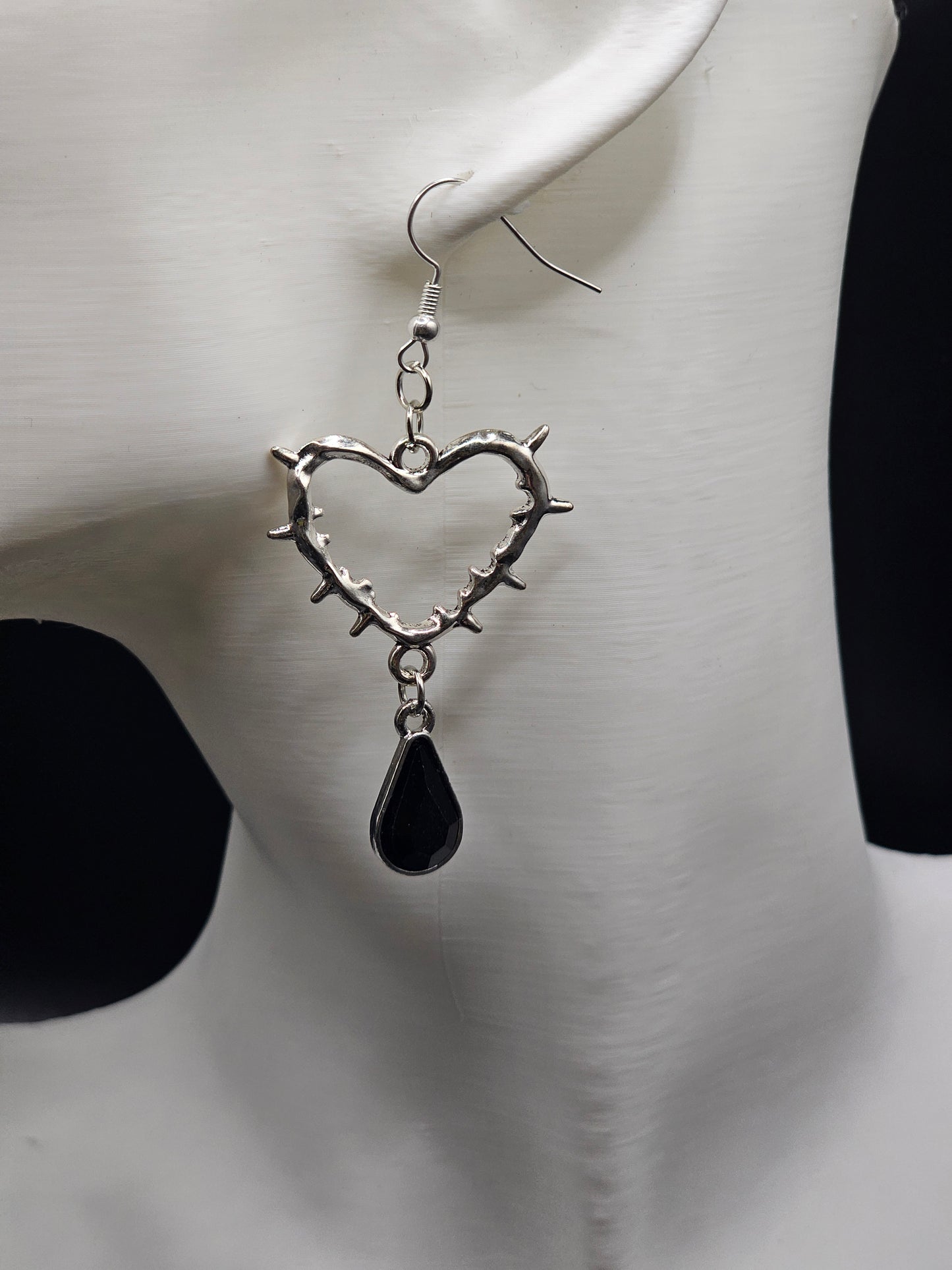 Black Gem Thorn Heart Earrings