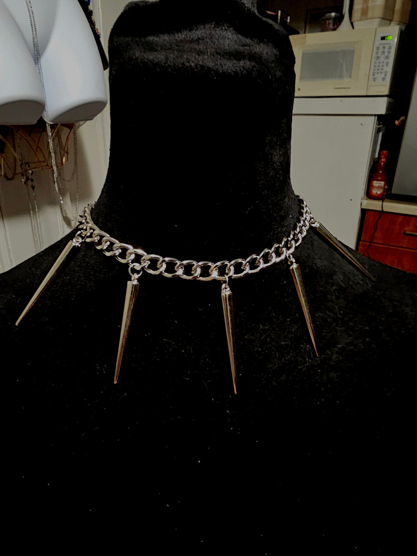 Laying Spikes Choker